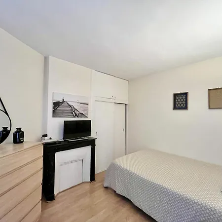 Center Quarter Latin 1 Bedroom
