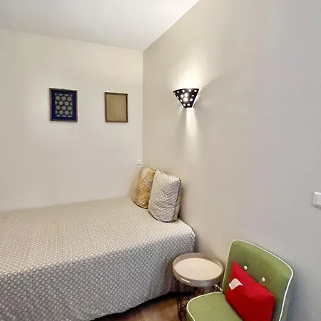 Center Quarter Latin 1 Bedroom Apartment