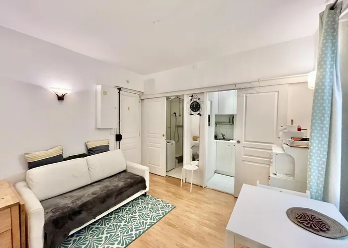 Center Quarter Latin 1 Bedroom